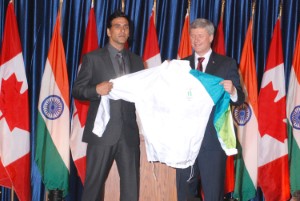 Prime Minister Stephen Harper with Akshay Kumar 4