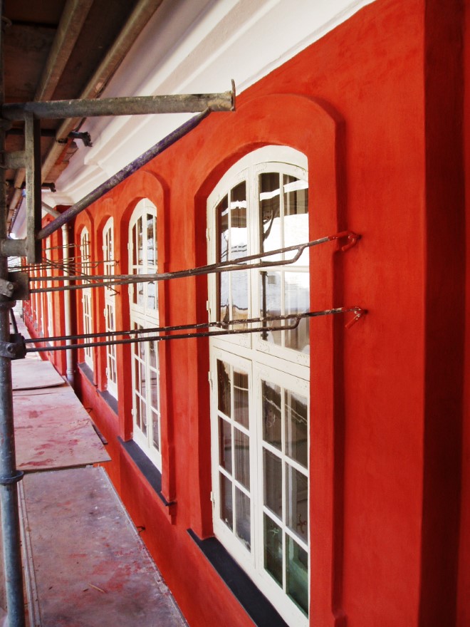 Det Harboeske Enkefruekloster : Facader mod gården i stilladsfotografens perspektiv