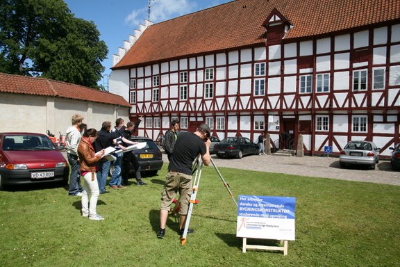 kommende konstruktører fra NOEA måler og registrerer Aalborghus  Slot