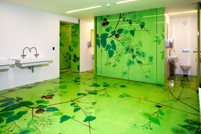 Arne Jacobsens tapetskitser pryder Munkegårdsskolens nye toiletter