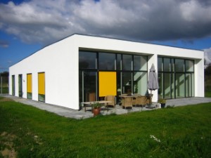 Sydfacaden på Æblehavens passiv huse, der er udviklet og vertificeret af Dansk Passivhus Center, fungerer som effektiv solfanger med minimalt varmetab.