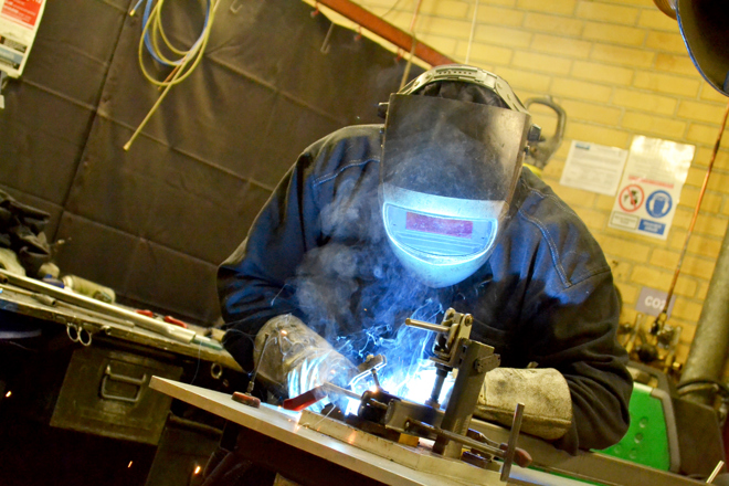 Scaniro har mere end 35 års erfaring med fremstilling af kundespecifikke metalprodukter og beskæftiger ca. 55 medarbejdere