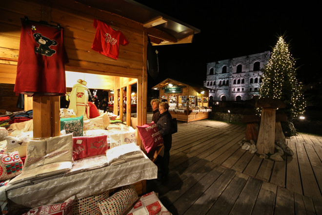 1. VALLE D AOSTA Mercatino Natale Aosta, Foto Archivio Regione Valle d Aosta