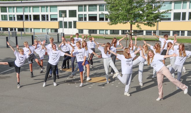 Skolernes Motionsdag opvarmningsdans 2021 med elever fra Sanderumskolen i Odense Foto Hannibal Klok, Dansk Skoleidræt