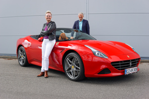 Lars og Margrethe foran Ferrari 2021 (17 of 52)