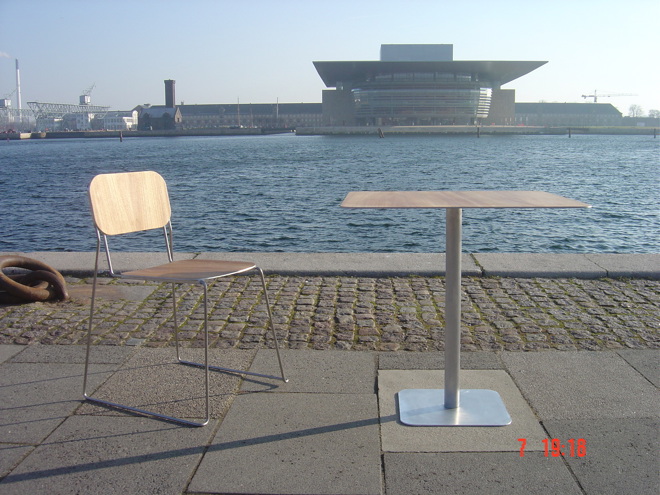 The copenhagen chair and table by thau trampedach